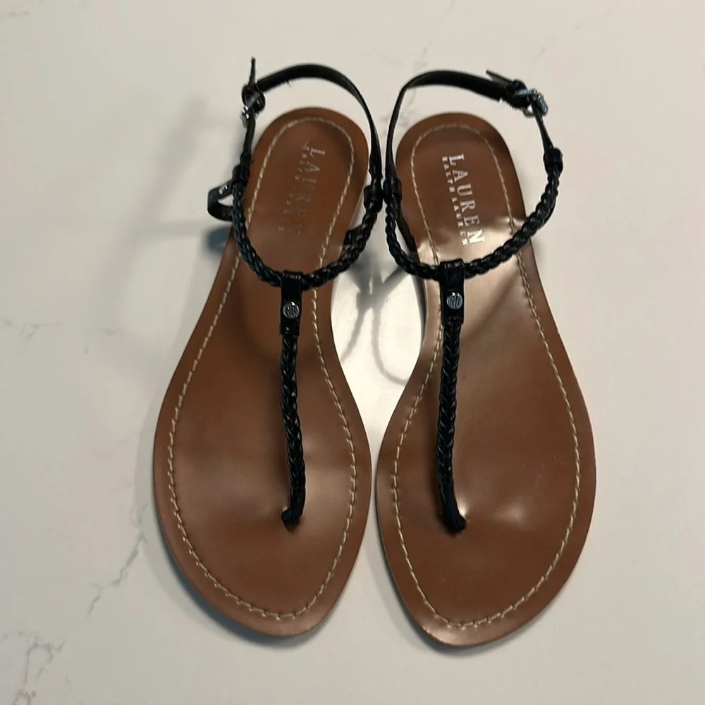 LAUREN Ralph Lauren Thong Leather Flat Sandals. Size 7.5B